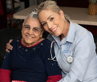 Bilingual nurse provide culturally sensitive care to Spanish-speaking patient