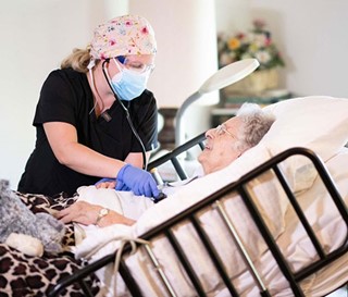 Nurse Bessie Medigovic visit a patient at home